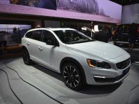 Volvo V60 Cross Country Los Angeles (2014) - picture 3 of 5