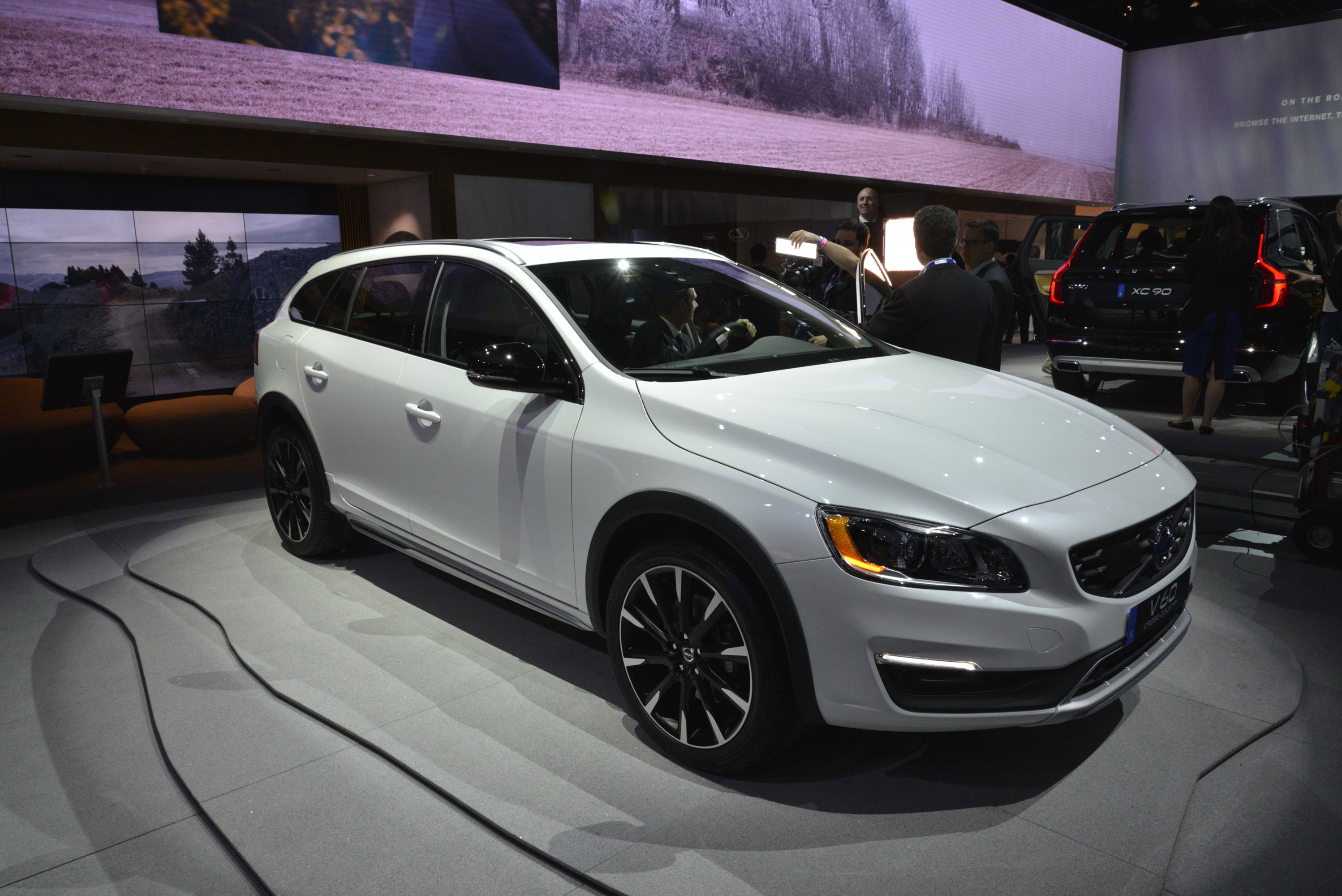 Volvo V60 Cross Country Los Angeles