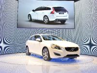 Volvo V60 Plug-in Hybrid Geneva (2011) - picture 2 of 5