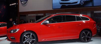 Volvo V60 R-Design New York (2013) - picture 4 of 6