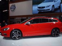 Volvo V60 R-Design New York (2013) - picture 4 of 6