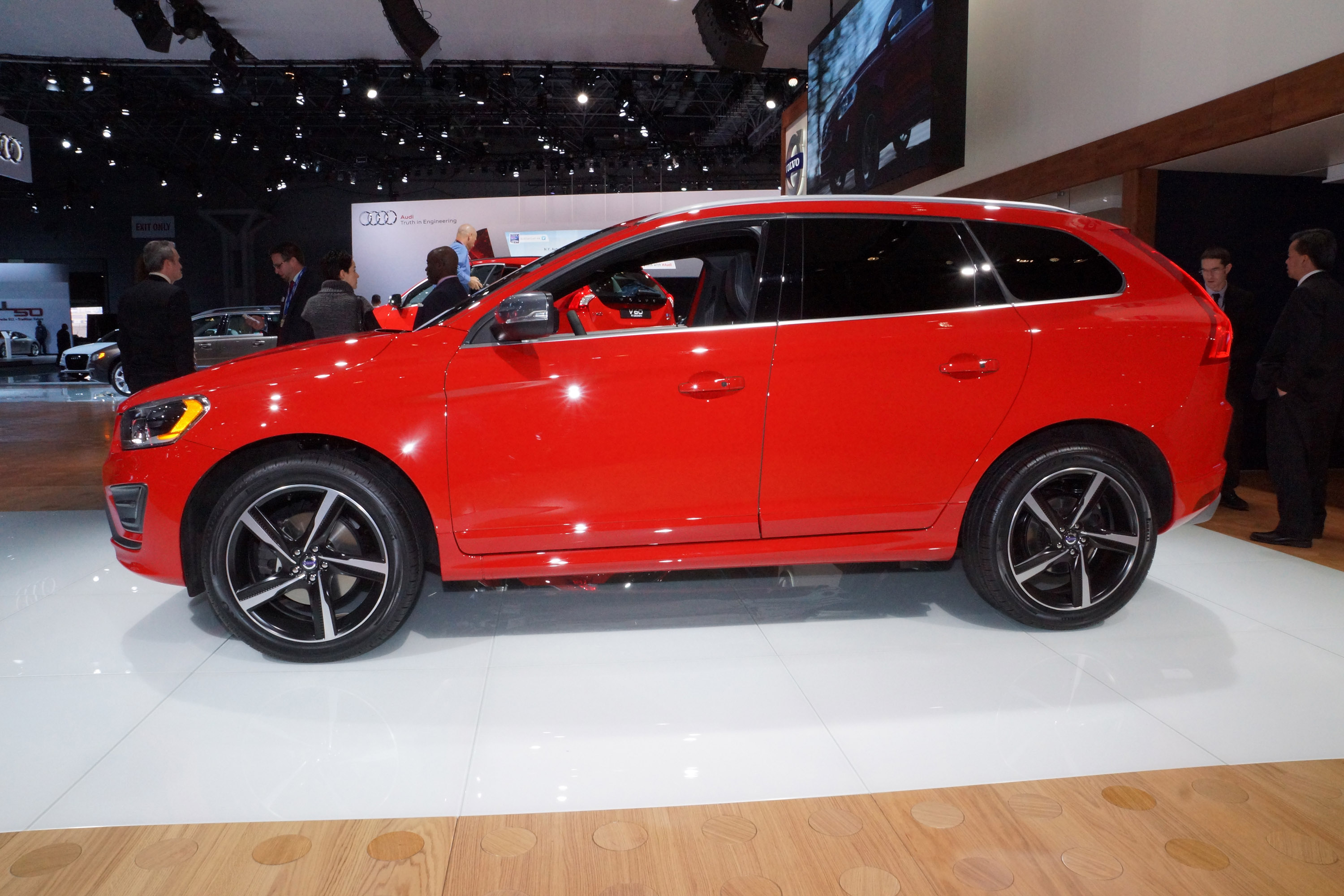 Volvo X60 R-Design New York