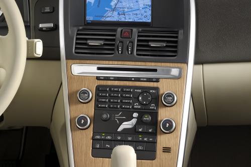 Volvo XC60 (2009) - picture 25 of 29