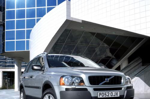 Volvo XC90 (2002) - picture 1 of 4