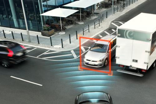Volvo XC90 City Safety (2014) - picture 1 of 5