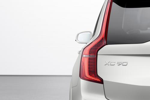 Volvo XC90 R-Design T8 Twin Engine (2020) - picture 8 of 10