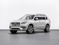 Volvo XC90 R-Design T8 Twin Engine (2020) - picture 2 of 10