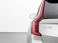 Volvo XC90 R-Design T8 Twin Engine (2020) - picture 8 of 10