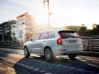Volvo XC90 T8 Twin Engine (2016) - picture 1 of 11