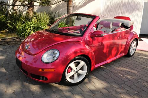 VW Beetle Convertible Barbie Edition (2010) - picture 1 of 4