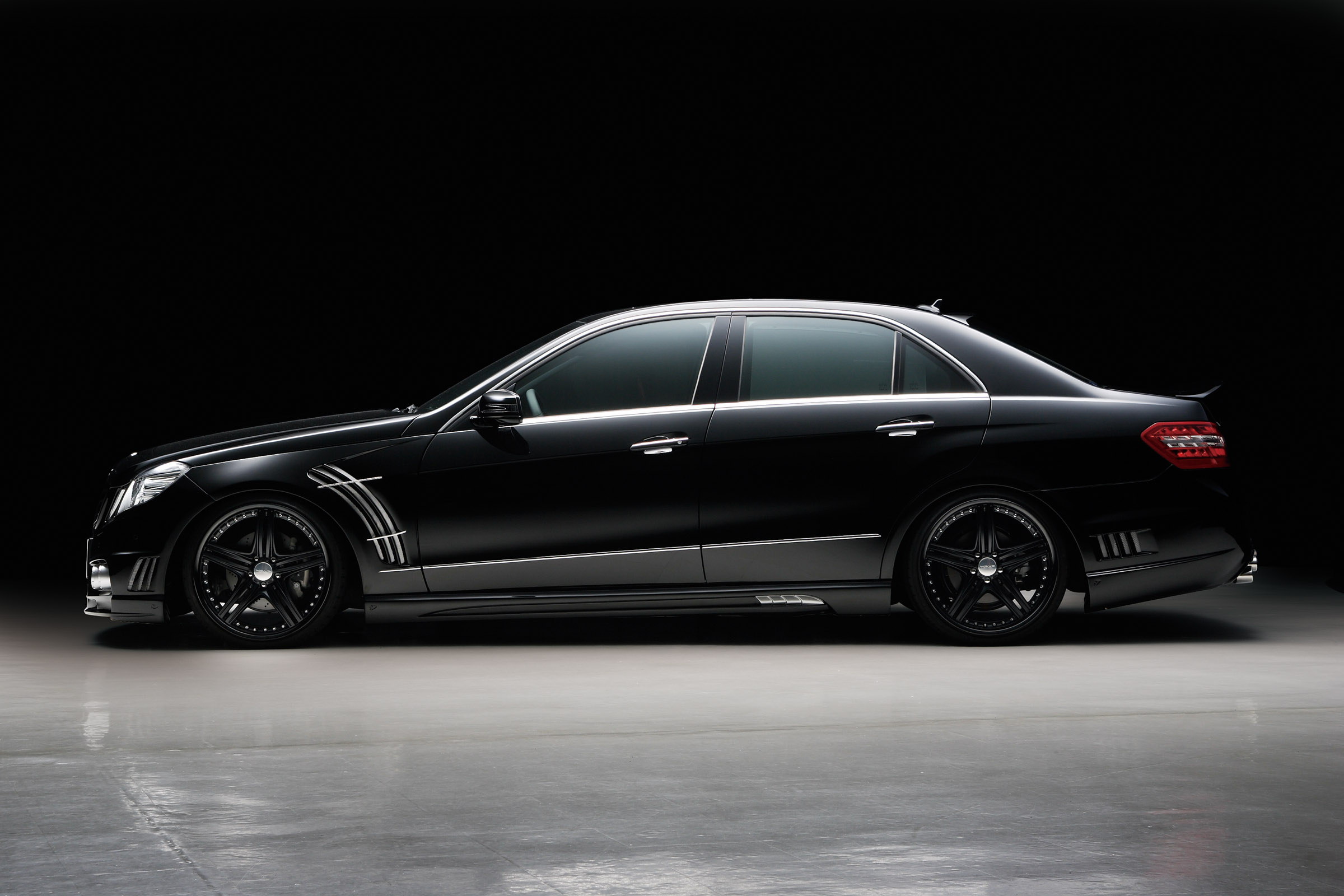 WALD Nercedes-Benz E-Class Sports Line Black Bison Edition