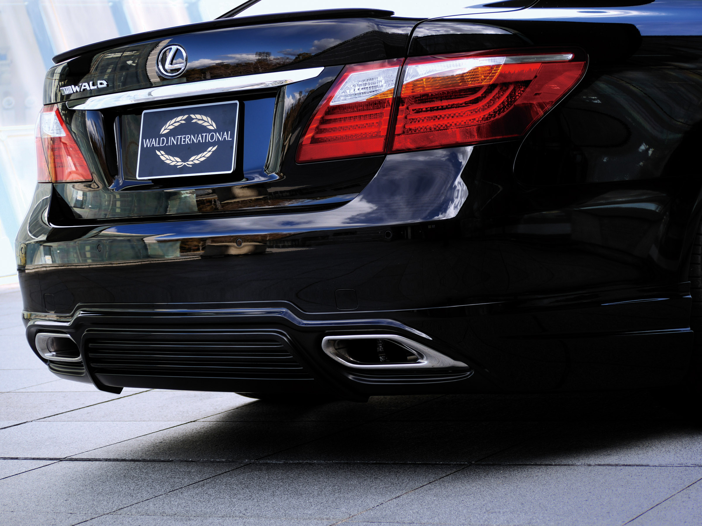 WALD Lexus LS460 Exucutive Line