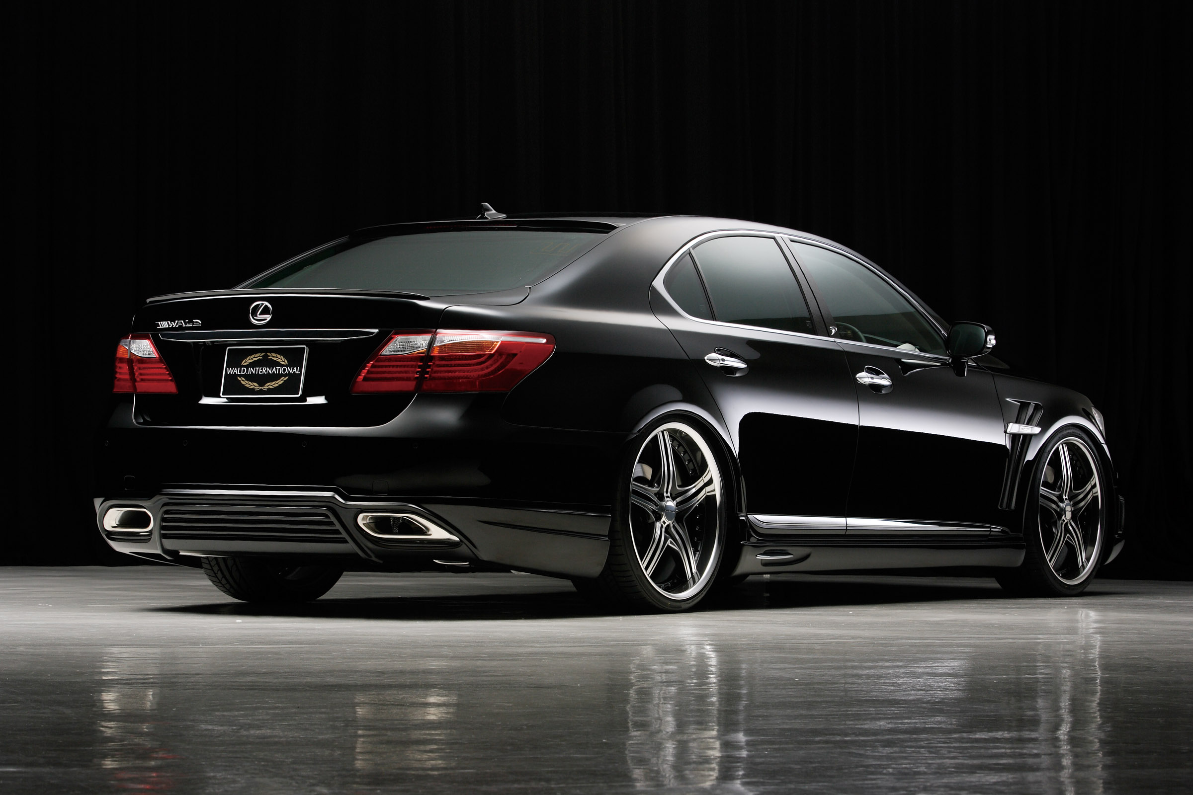 WALD Lexus LS460 Exucutive Line