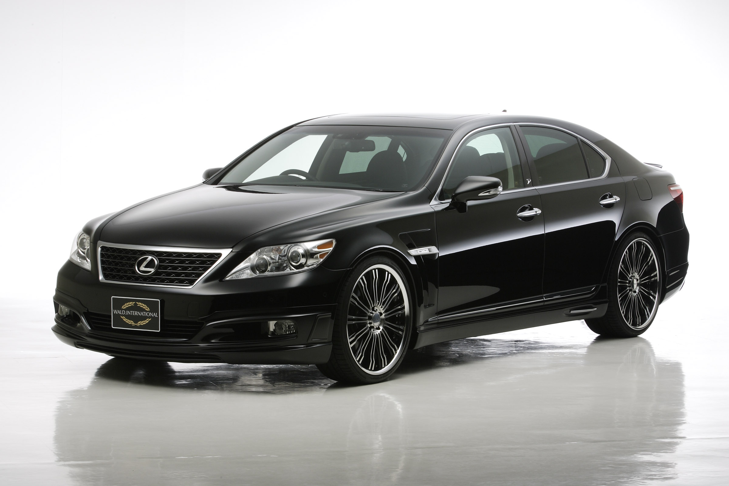 WALD Lexus LS460 Exucutive Line