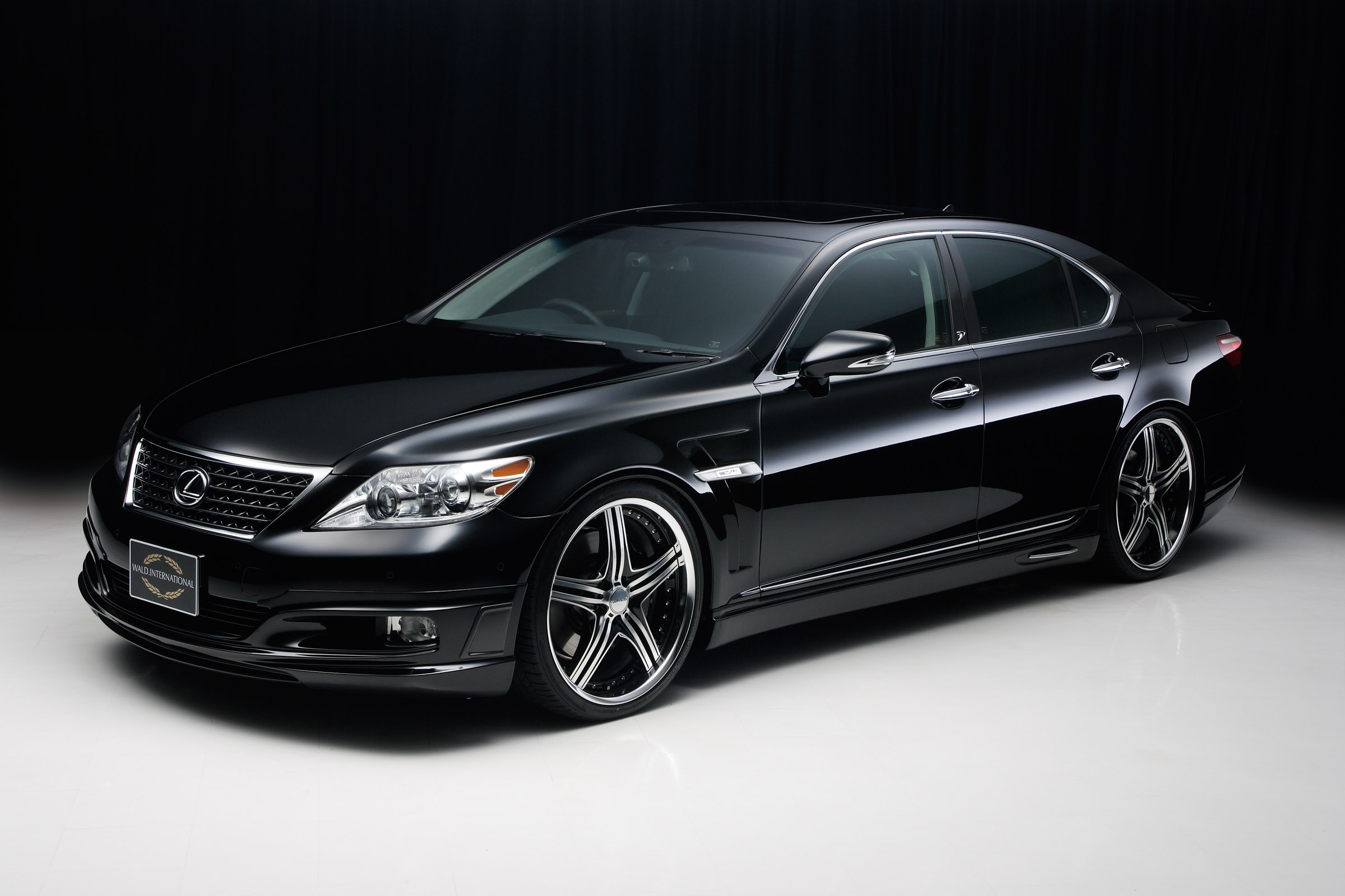 WALD Lexus LS460 Exucutive Line