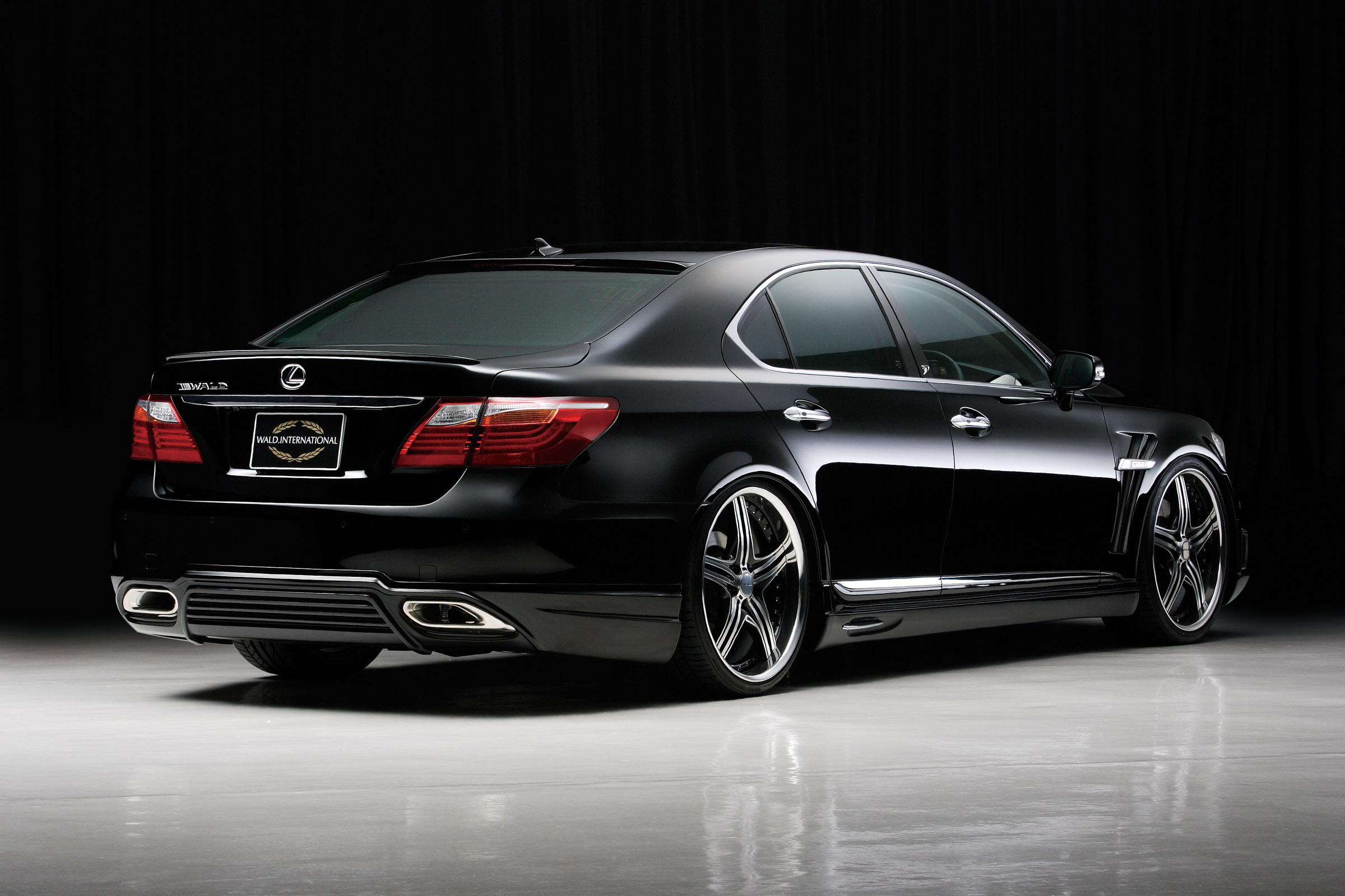 WALD Lexus LS460 Exucutive Line