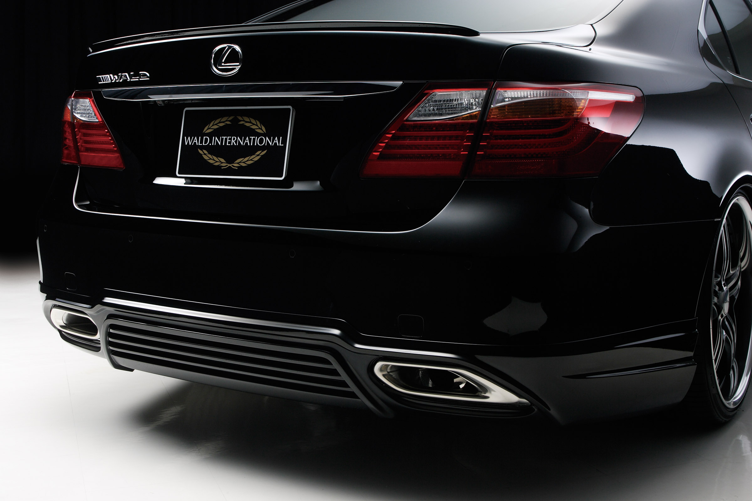 WALD Lexus LS460 Exucutive Line