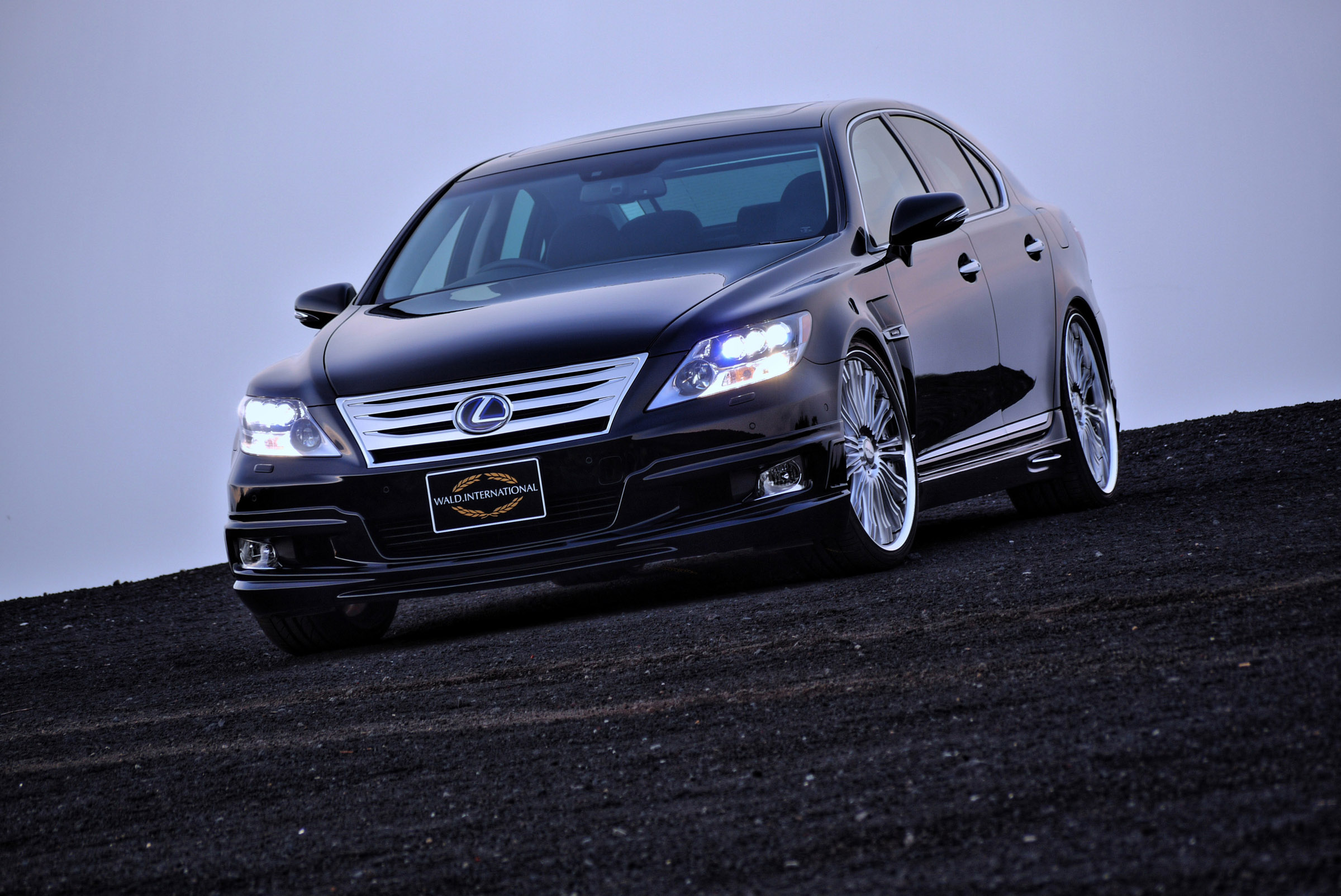 WALD Lexus LS600h Exucutive Line