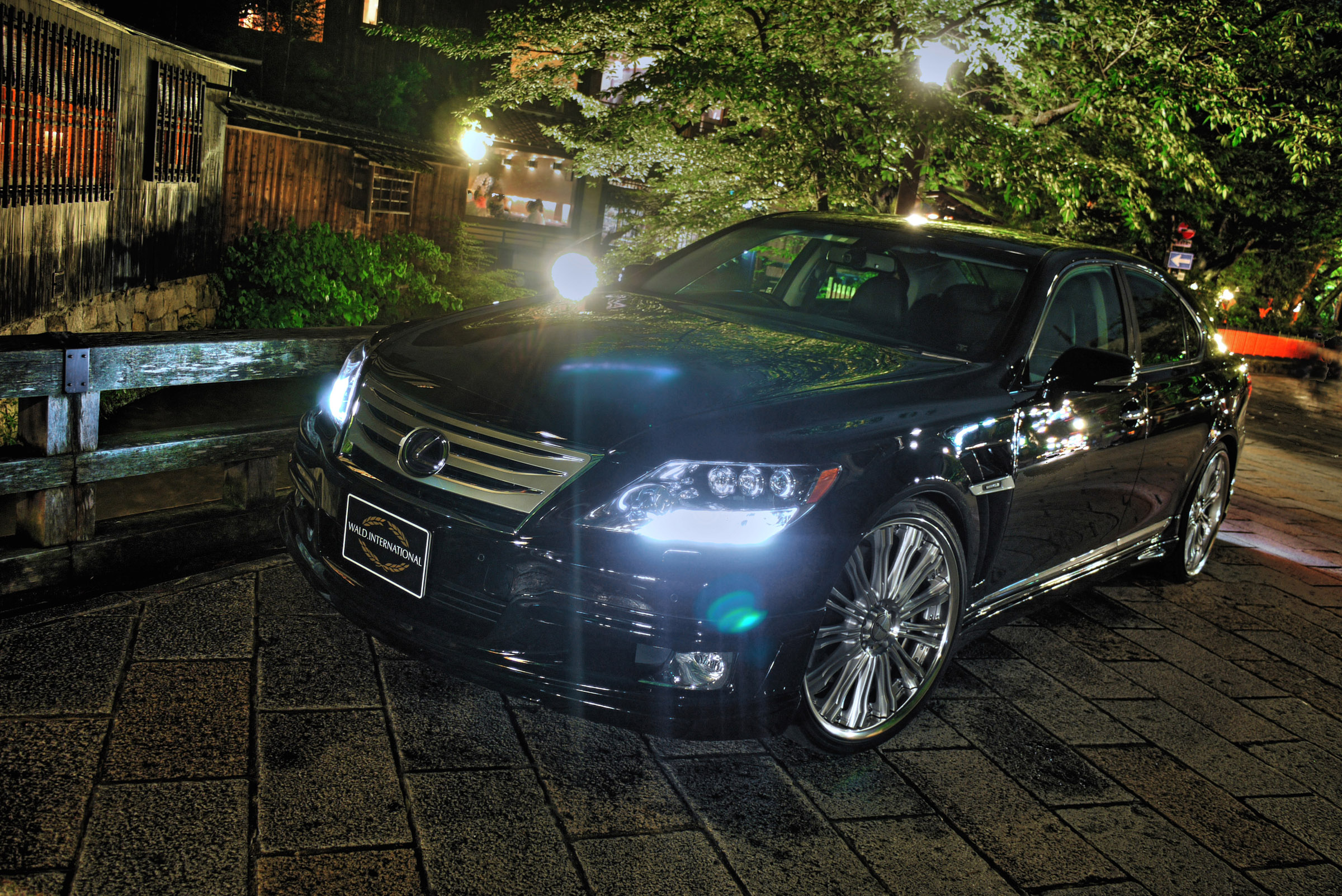 WALD Lexus LS600h Exucutive Line