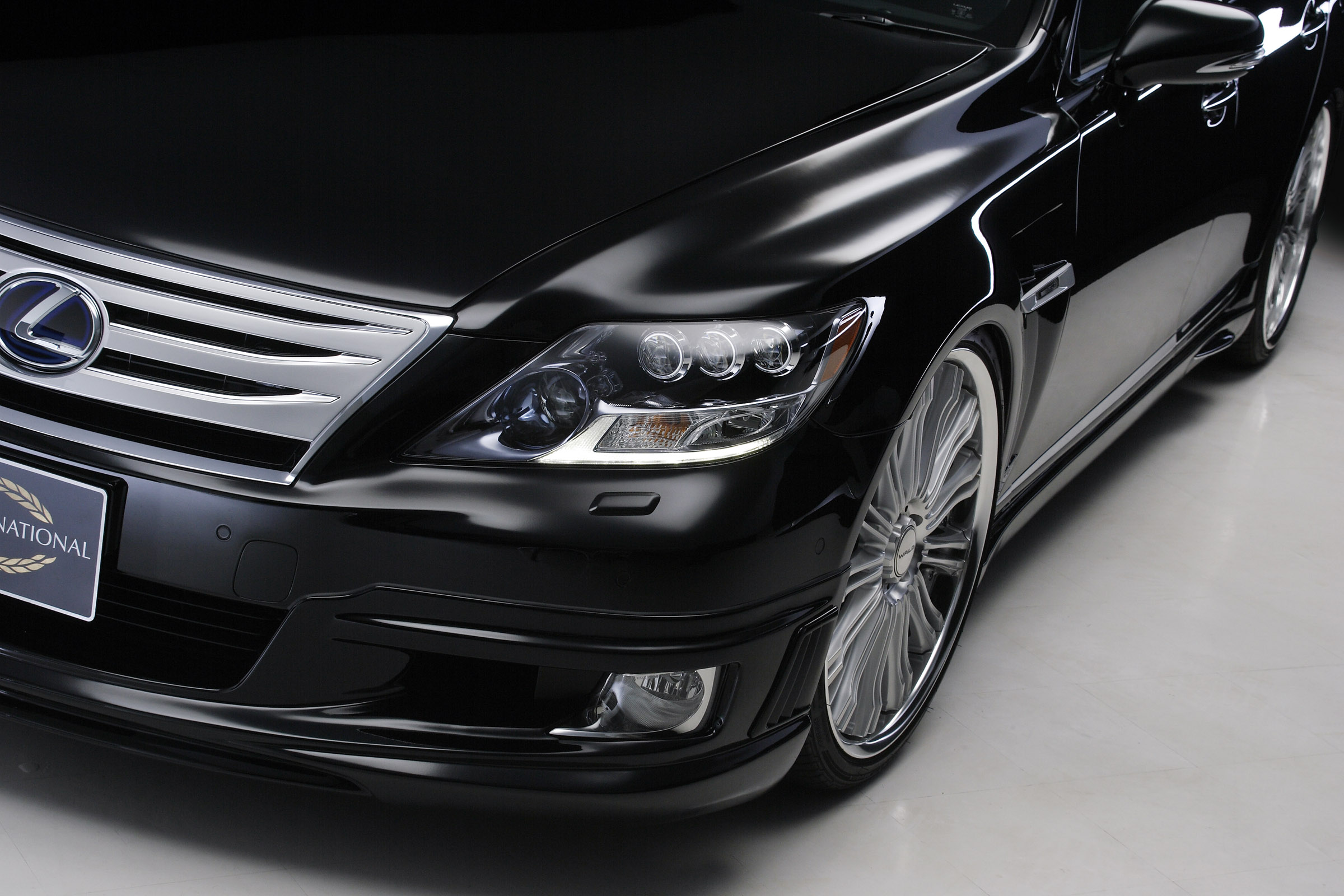 WALD Lexus LS600h Exucutive Line