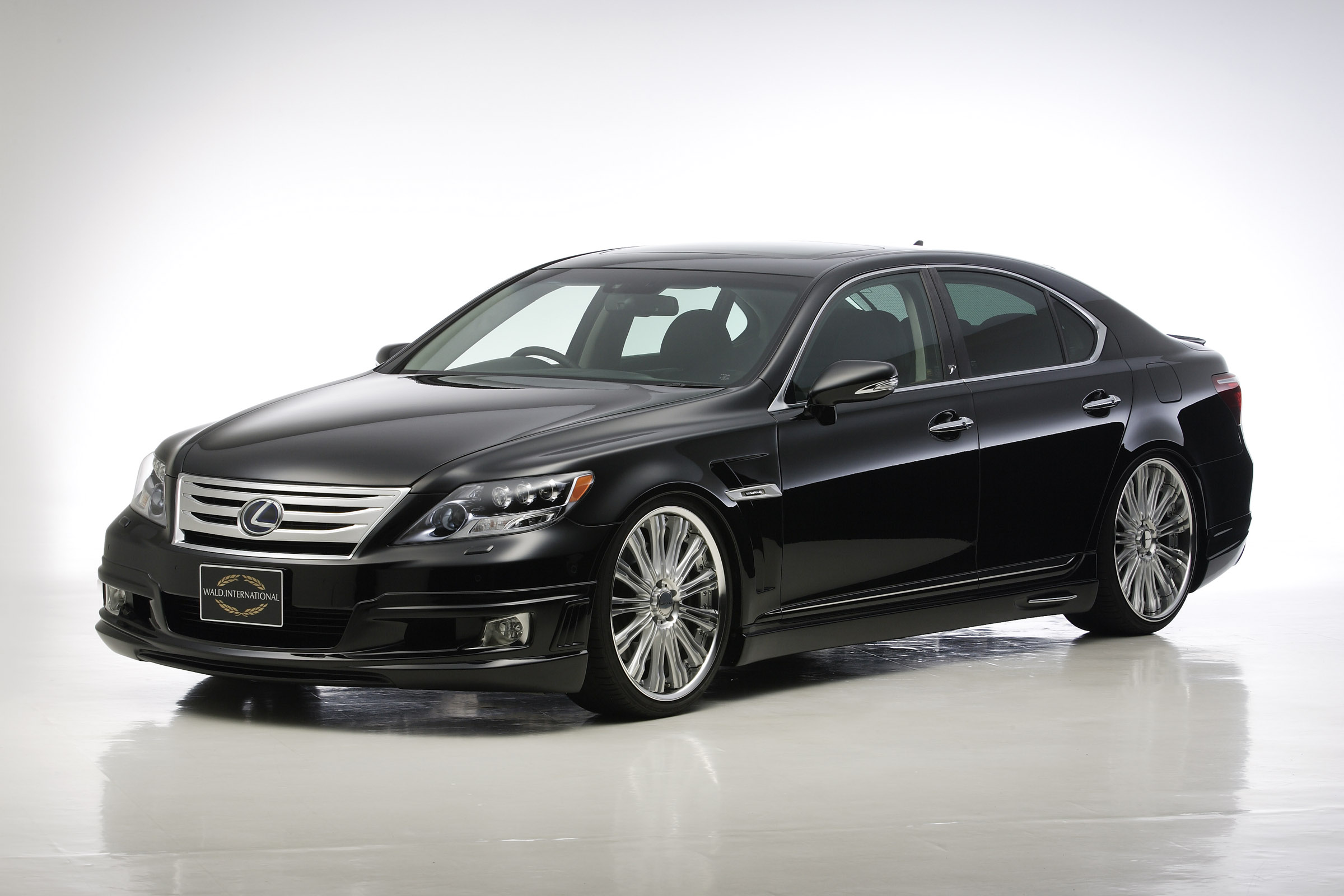 WALD Lexus LS600h Exucutive Line