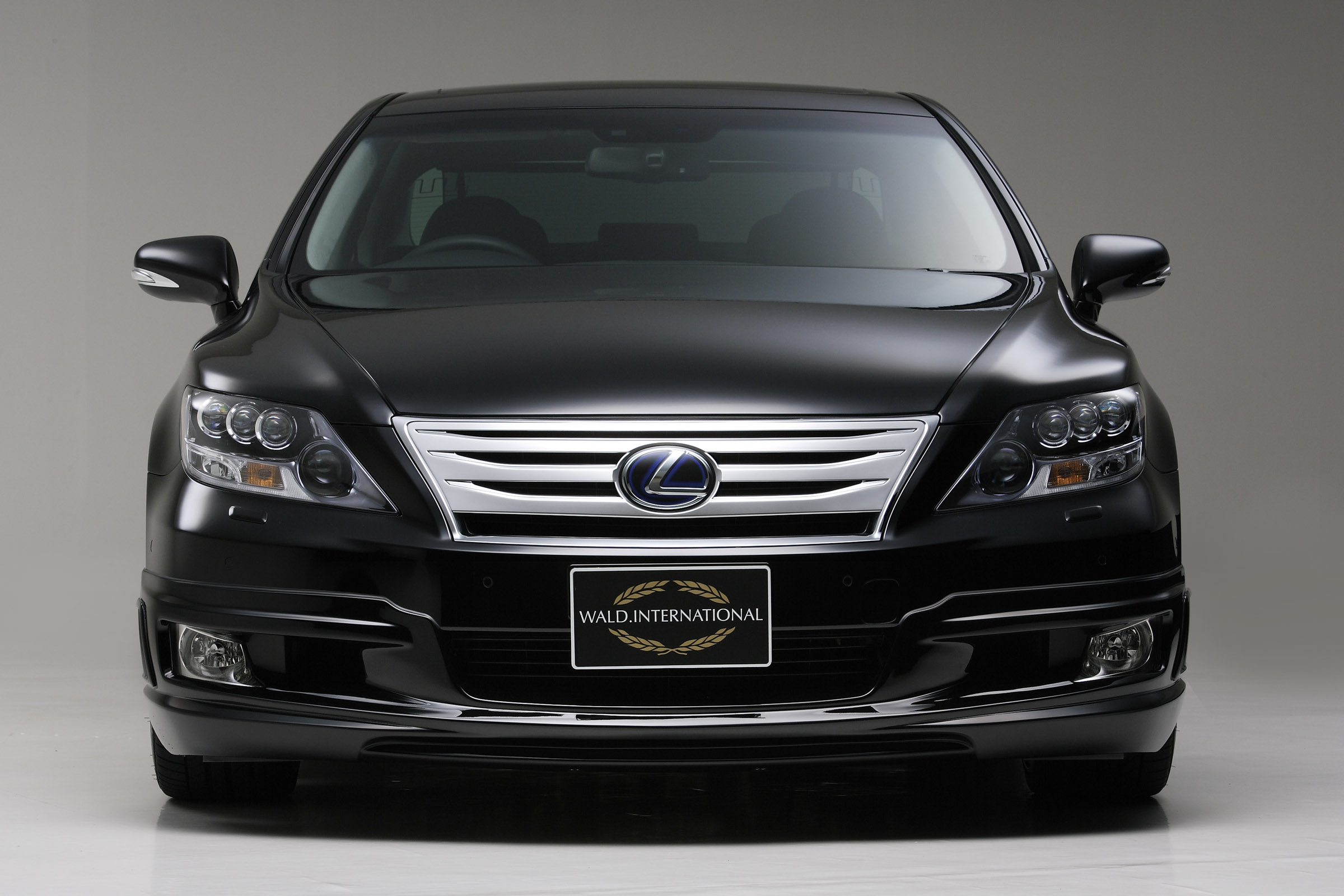 WALD Lexus LS600h Exucutive Line