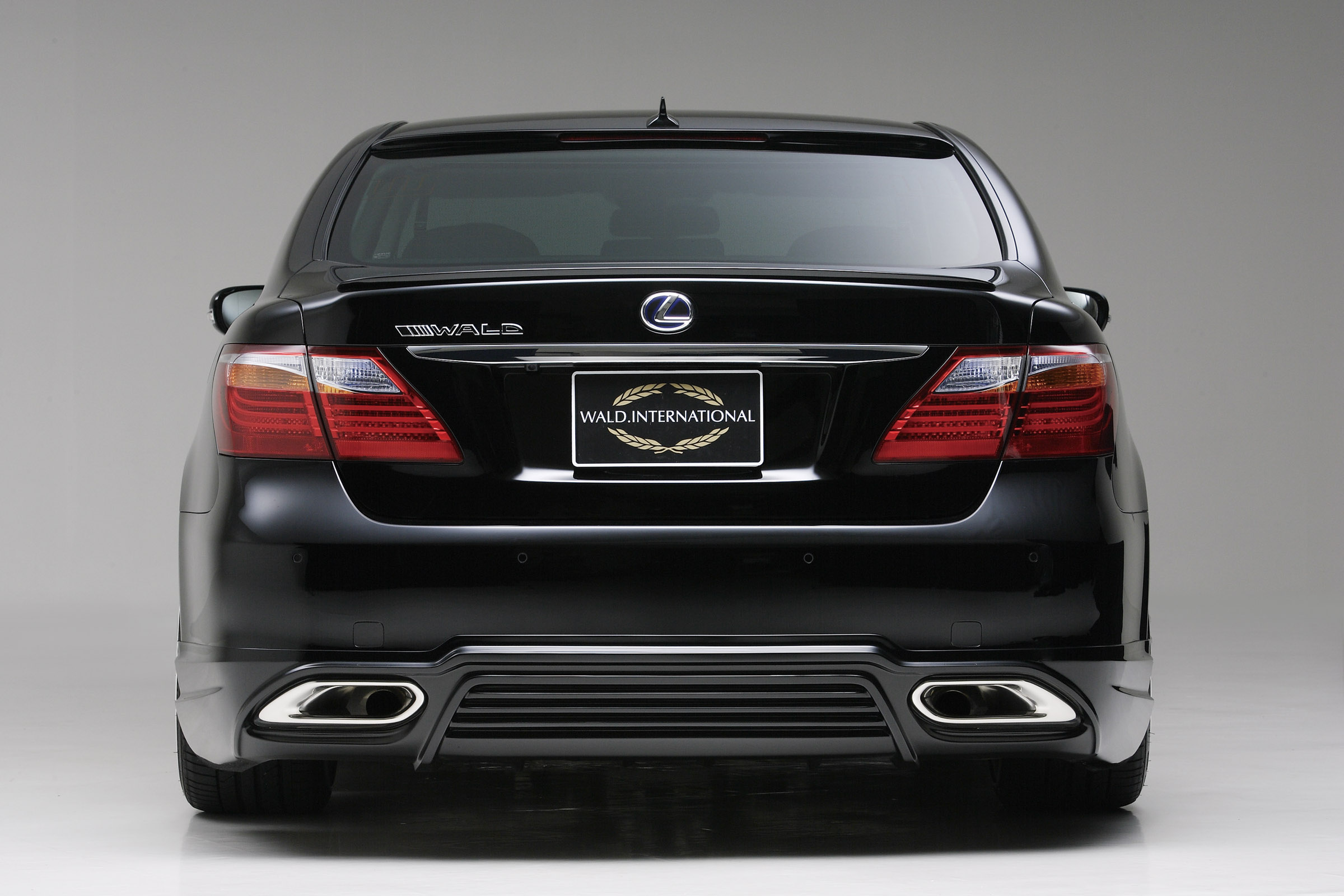 WALD Lexus LS600h Exucutive Line