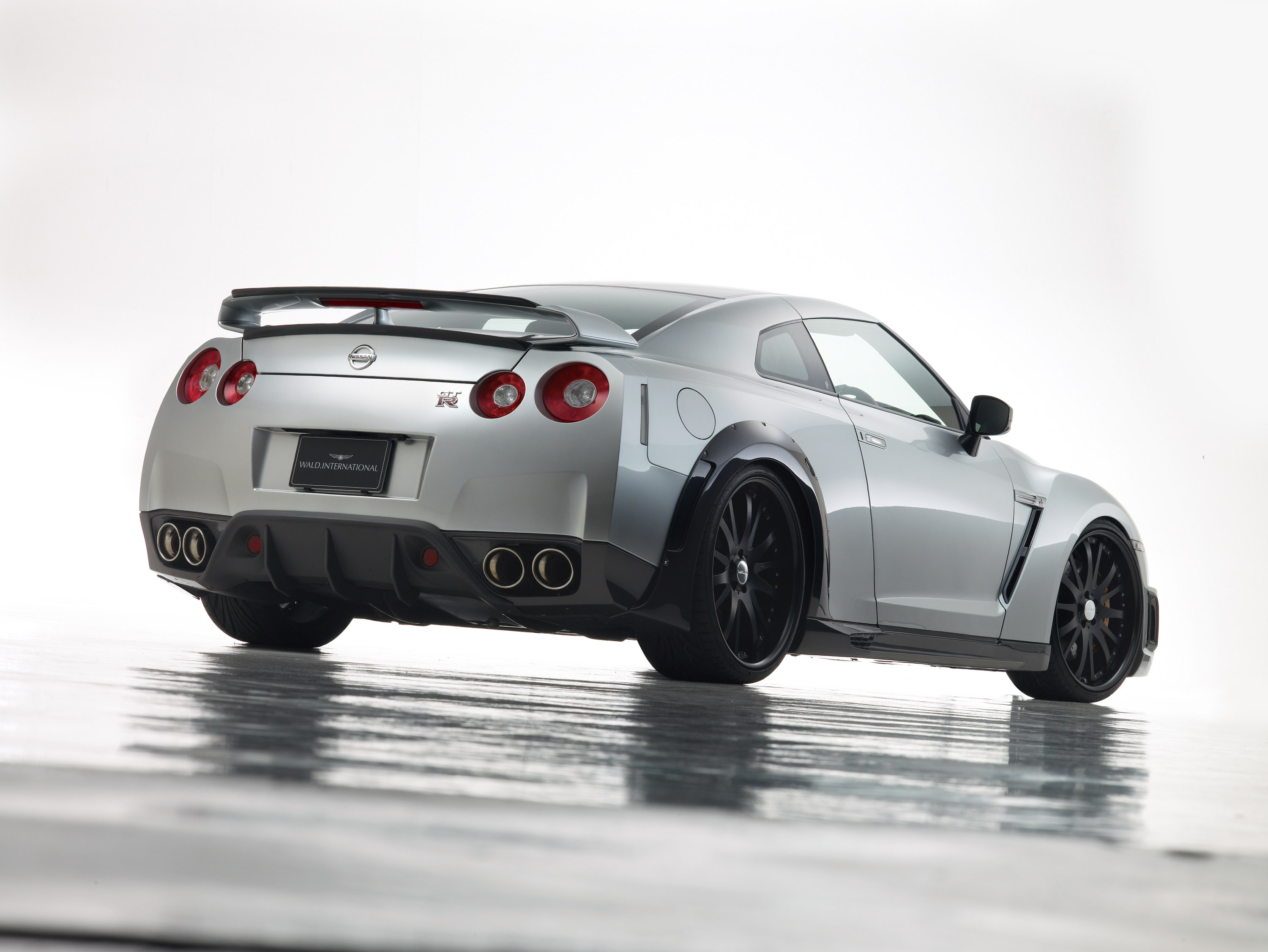 WALD Nissan GT-R Sports Line Black Bison Edition