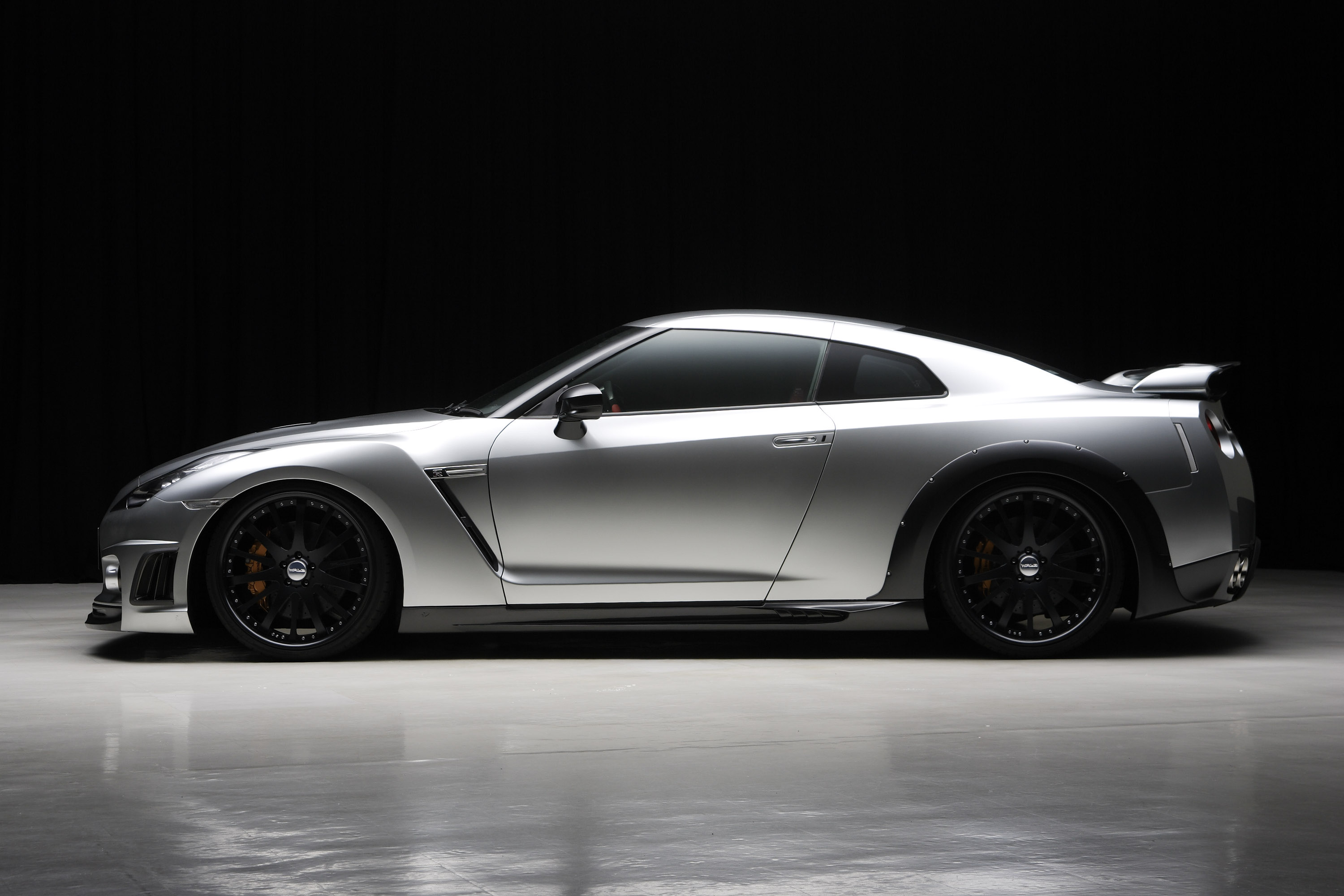 WALD Nissan GT-R Sports Line Black Bison Edition