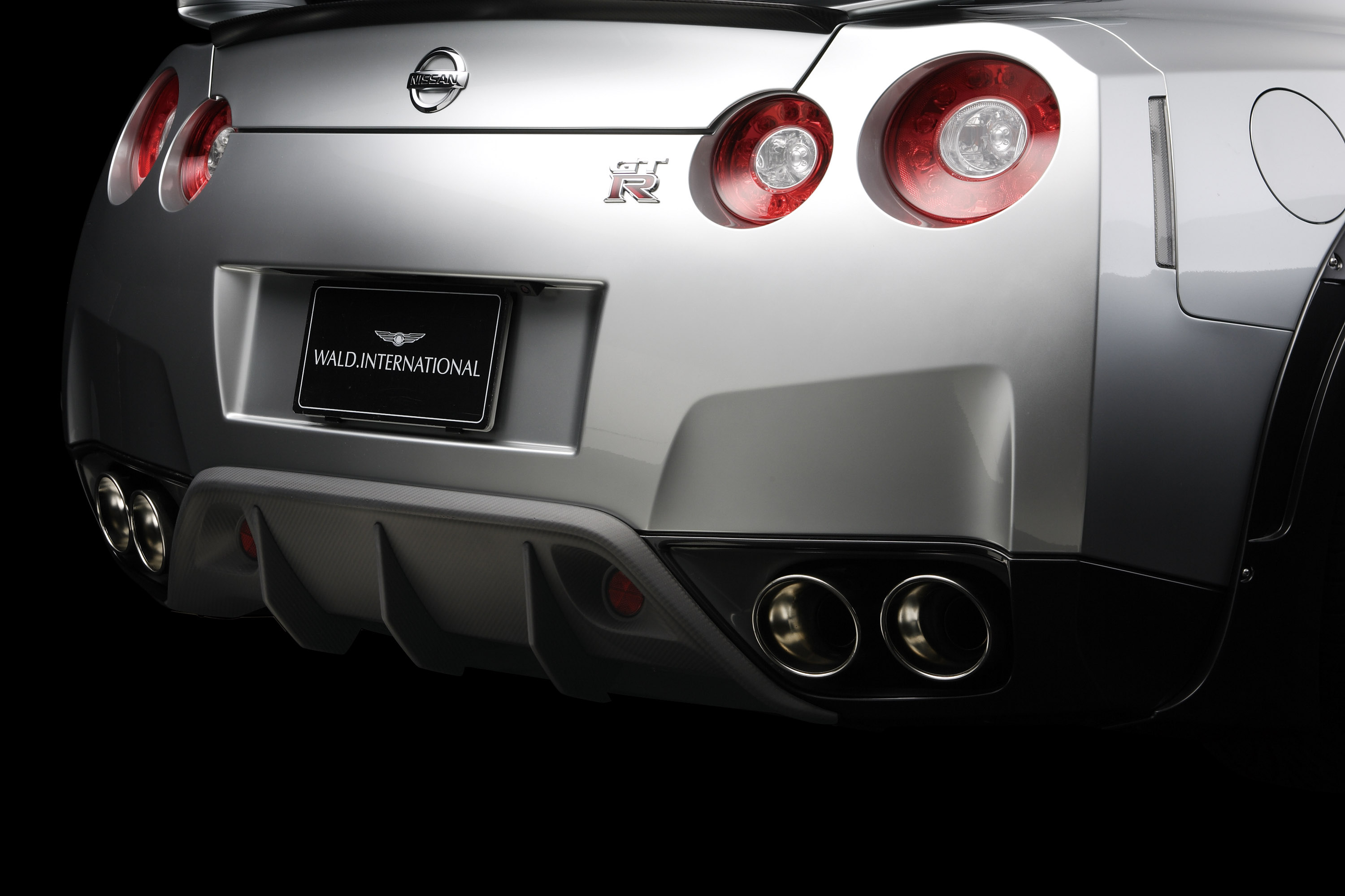 WALD Nissan GT-R Sports Line Black Bison Edition