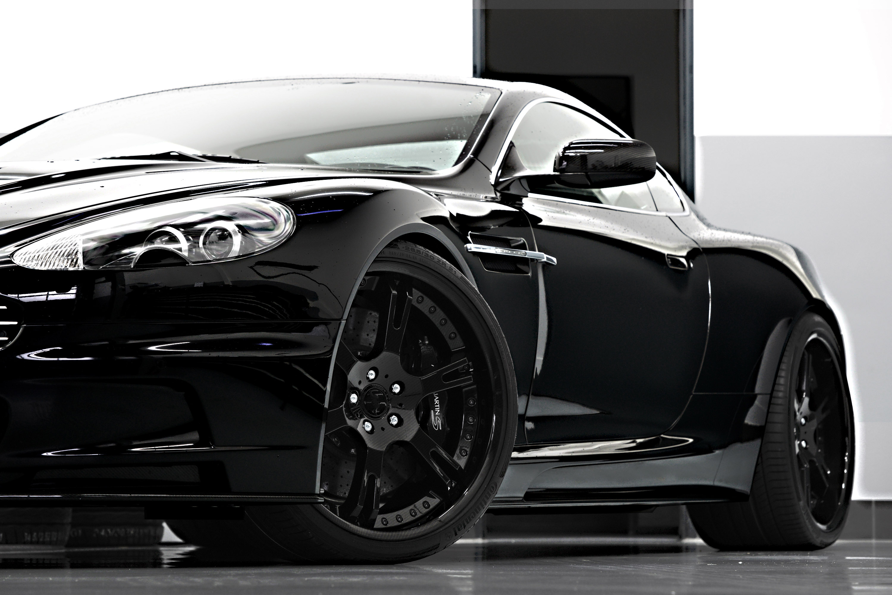 Wheelsandmore Aston Martin DBS