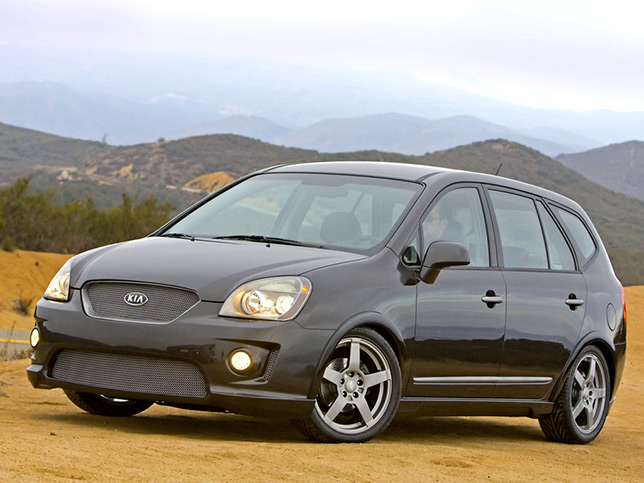 2007 Kia Rondo SX - Front Angle