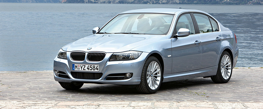 2009 BMW 3 Series - Front Angle