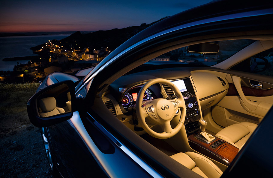 Infiniti FX - Interior