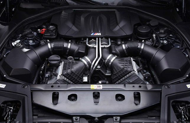 2012 BMW M5 F10 Engine