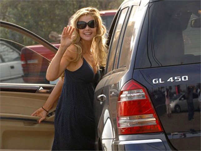 Denise Richards - Mercedes-Benz GL450