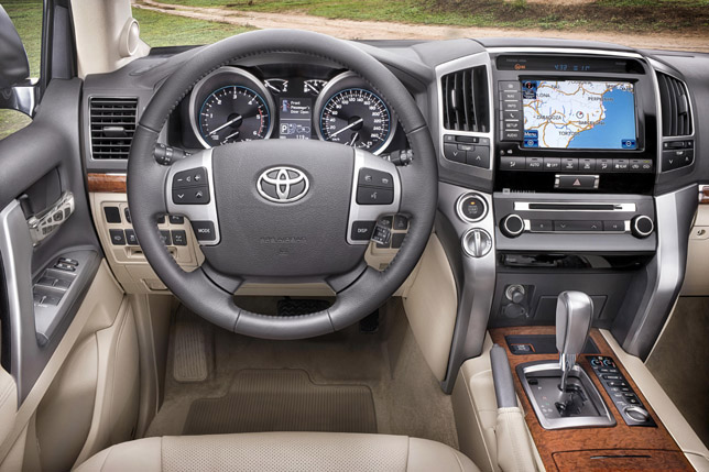 2012 Toyota Land Cruiser V8 Interior