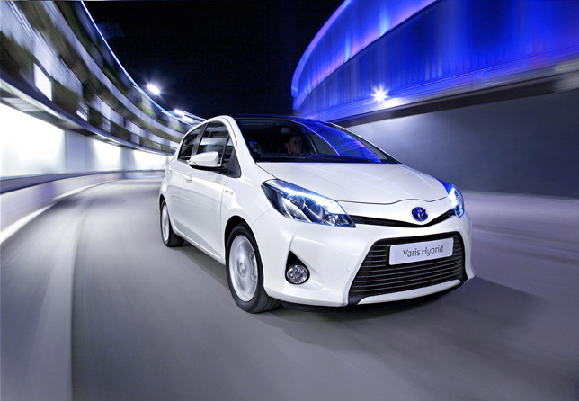 Toyota Yaris Hybrid (2013)