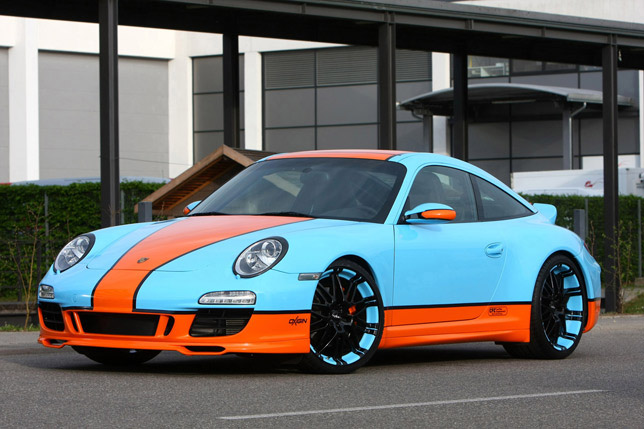 Porsche 911 with wrapped Oxigen 14 Oxrock 