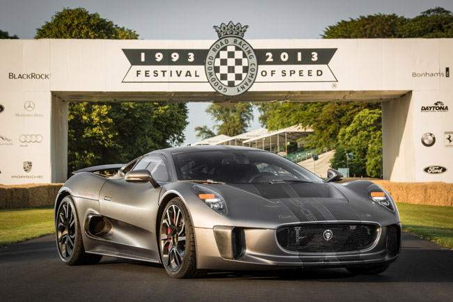 Jaguar-C-X75-dynamic-debut-651