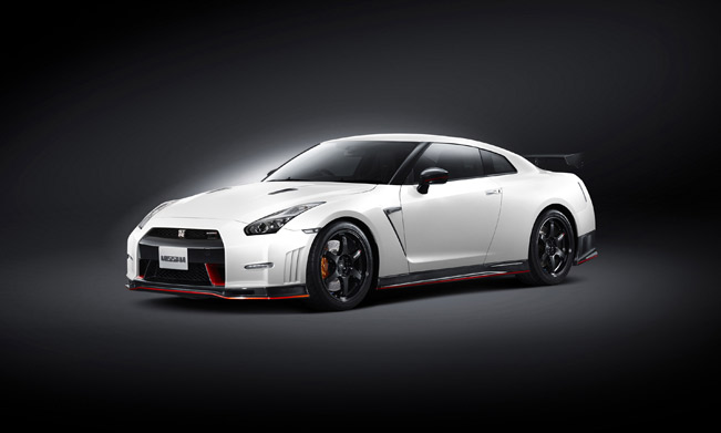 2014-Nissan-GT-R-Nismo-medium