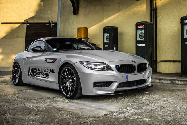  BMW Z4 Carbon-Paket - Front Angle