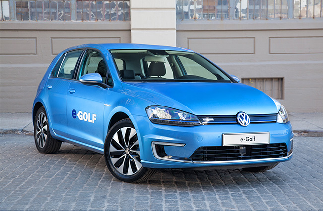 2015 Volkswagen e-Golf - Front Angle