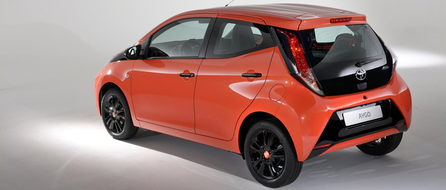 2015-toyota-aygo-x-cite-02-BACK