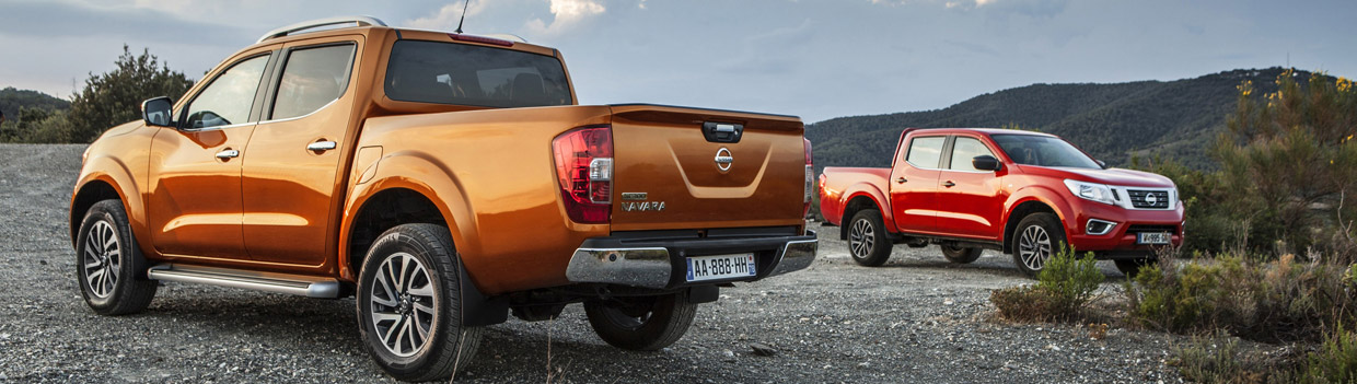  2016 Nissan NP300 Navara Rear and Front View