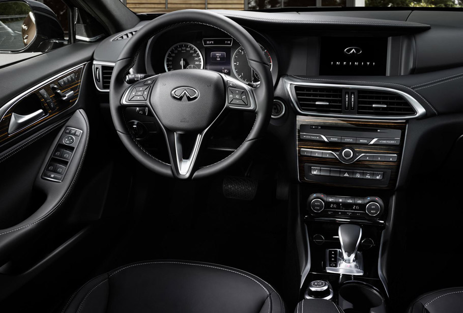 Infiniti Q30 - Interior 1