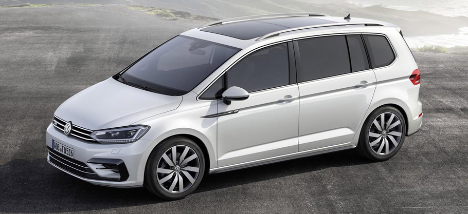 Volkswagen Touran Side View 