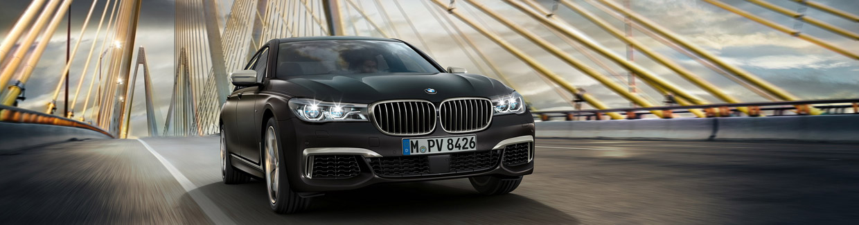 BMW M760Li xDrive Front View