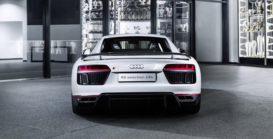 2016 Audi R8 V10 plus selection 24h central rear view