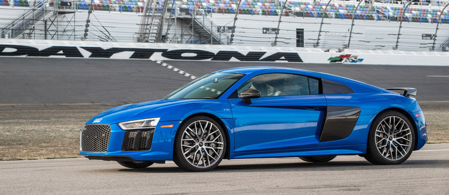 2017 Audi R8 V10 Plus side view